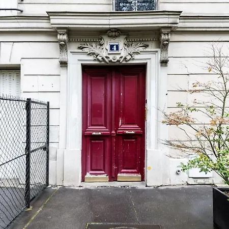 Apartament Au Coeur De Montmartre *